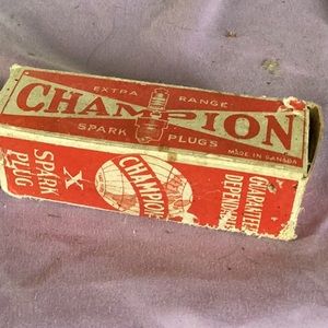 Vintage , spark plug and box